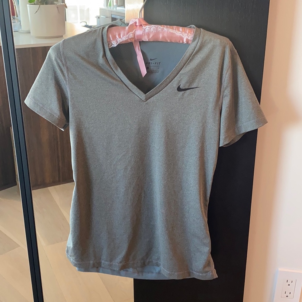 Nike t-shirt clean and like new